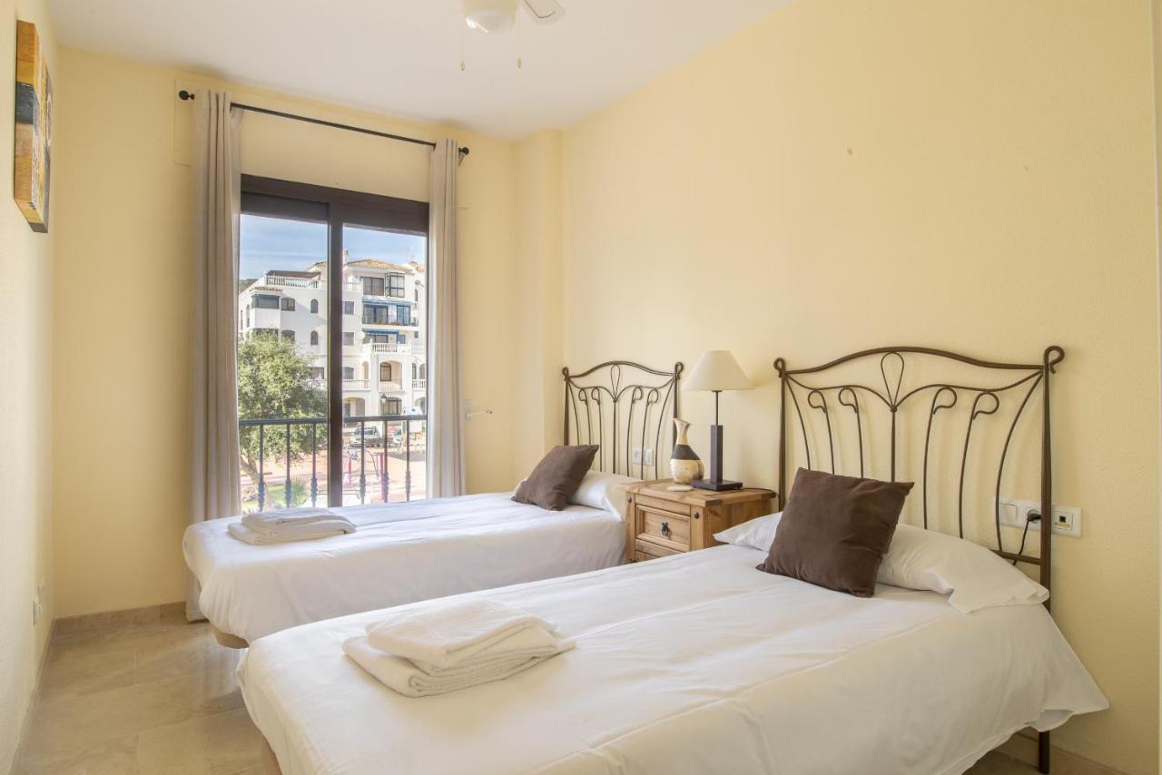 2261-Superb Apt On The Beach, On Duquesa Harbour Manilva Eksteriør bilde